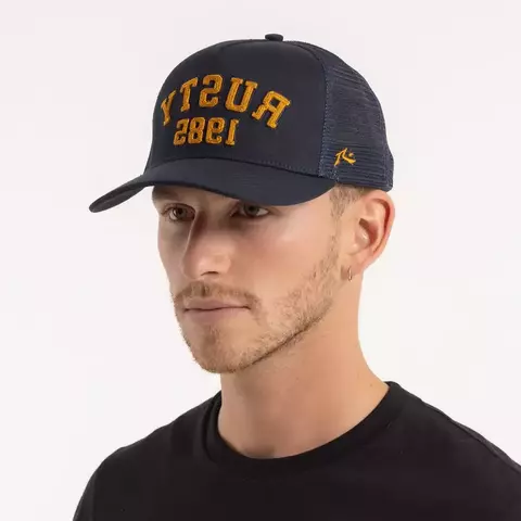 Gorra Rusty trucker azul con frente bordado y red trasera vista frontal