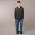 Outfit casual hombre: camisa manga larga y jean.