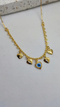 Colar choker com pingentes corações e olho grego - comprar online