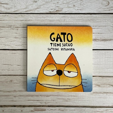 GATO TIENE SUEÑO