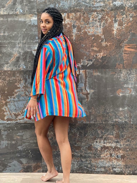 Kimono comprimento médio, com abertura lateral para amarração em viscose.