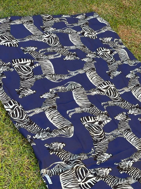 saída de praia Canga retangular, em viscose com algodão  Mede aproximadamente 1,00x1,40