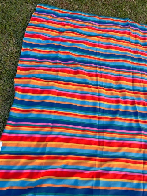 saída de praia Canga retangular, em viscose com algodão  Mede aproximadamente 1,00x1,40