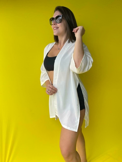 Kimono comprimento médio, com abertura lateral para amarração em viscose