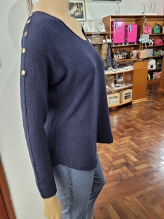 Sweater Button