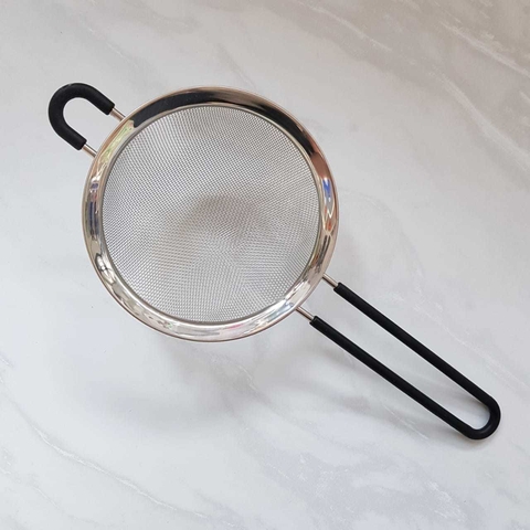Colador 16cm con Mango de Silicona