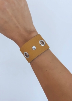 MOSTAZA CON TACHAS