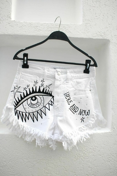 Short eyes gloss blanco