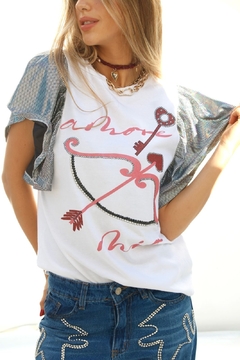 Remera Amore off White en internet
