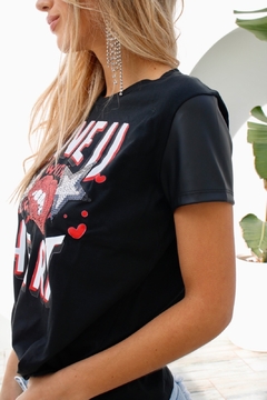 Remera love heart en internet