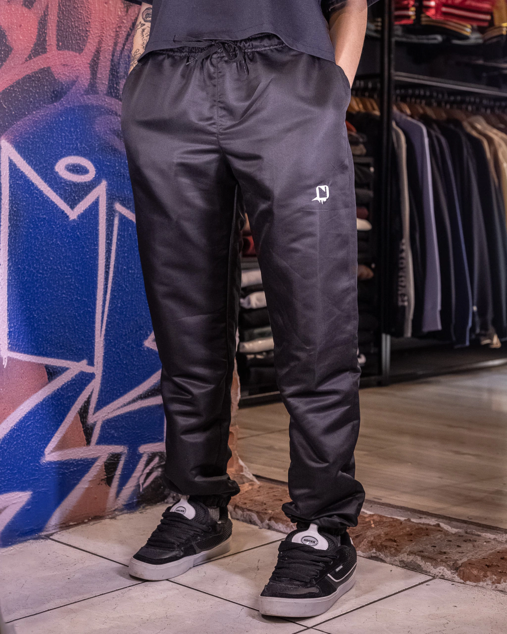 CALÇA CORTA VENTO NEST PANOS PRETA - NECV010