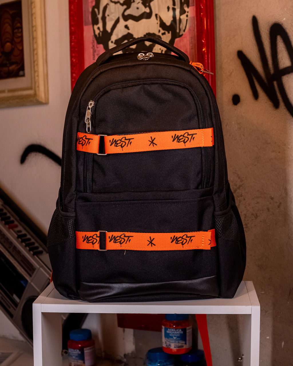 MOCHILA NEST PANOS SKT PRETA TIRA LARANJA - NEAC012