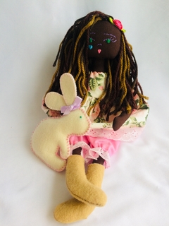 Boneca Artesanal Negra Piquenique Encantado - comprar online
