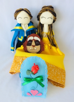Boneca A Bela e a Fera Artesanal
