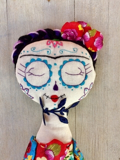Boneca Calavera Frida na internet