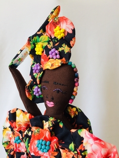 Boneca Artesanal Sinhá Negra Flor na internet
