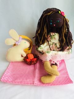Boneca Artesanal Negra Piquenique Encantado na internet