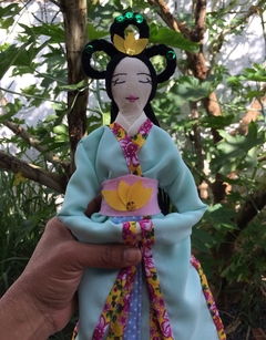 Boneca Deusa da Lua na internet