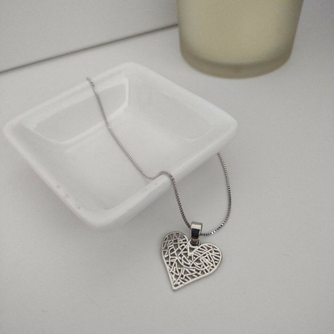 Colar pingente coração banhado a ródio branco