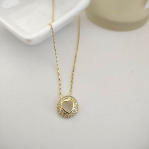 Colar pingente coração cravejado banhado a ouro