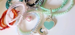 Imagen de Trio pulsera cristal de roca con dije corazon doble
