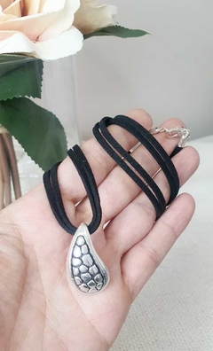 CONJUNTO CUERO Y PLATA DIJE GOTA - comprar online