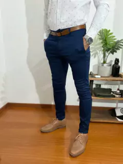Pantalón de satén corte chino en internet