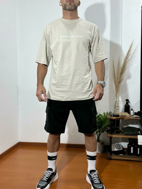 Remera Oversize Estampada "SAMPLES ARTWORK"