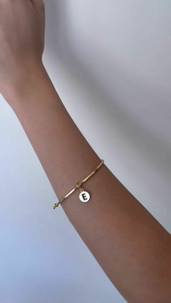 Bracelete Fio Quadrado Medalha Letra