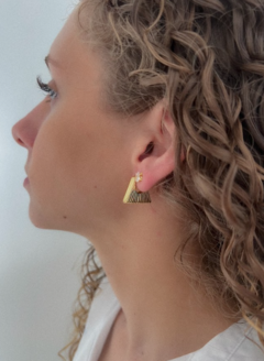 Argola Triangular Detalhada - comprar online