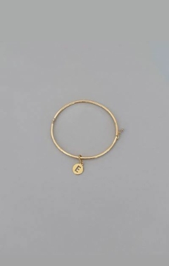 Bracelete Fio Quadrado Medalha Letra - comprar online