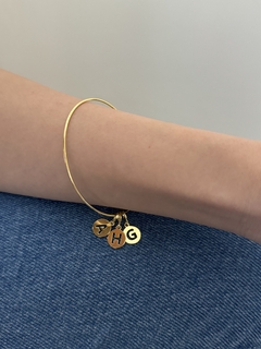 Bracelete Aro Medalha Letra - comprar online