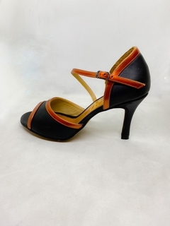 Modelo Artemisia con ocre