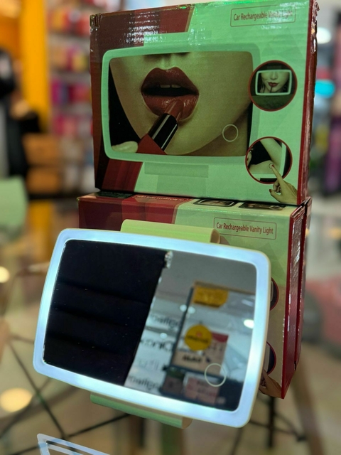 ESPEJO DE MAQUILLAJE PARA AUTO CON LUCES LED