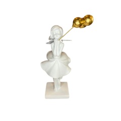 Escultura Menina com Balão