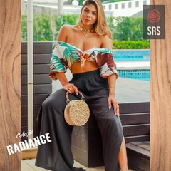 Calça Pantalona preta com fenda