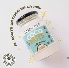 Frasco de aceite de coco neutro de 200 cc de la marca Entre Nuts, con etiqueta clara y decoraciones en el fondo.