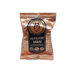Alfajor de maní de la marca Felices las Vacas, envuelto en un paquete dorado con un dibujo de una vaca sonriente.
