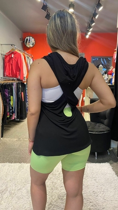 Musculosa Con Capucha Andreina en internet