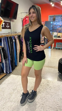 Musculosa Con Capucha Andreina