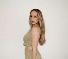 CROPPED ESSENTIAL BEGE na internet