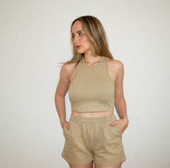 SHORT ESSENTIAL BEGE na internet