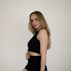 CROPPED ESSENTIAL PRETO na internet