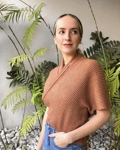 BLUSA TRANSPASSADA PARIS MARROM