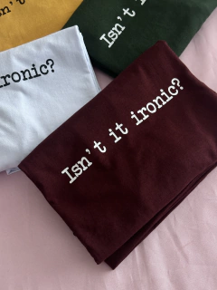 Camiseta Alanis Morissette - isn’t it ironic? - Ophelia