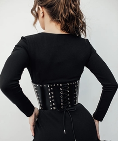 Corset Holy en internet