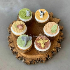 Combo de Pastelería N° 5/ 25-30 niños CON TORTA TEMÁTICA - comprar online