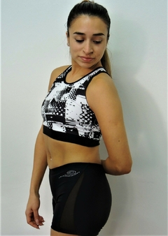 CALZA CORTA LYCRA NEGRA CON DETALLE - comprar online