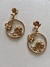 Brinco gold rosas