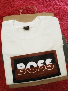 Camiseta BOSS Premium Griff – Creme Claro
